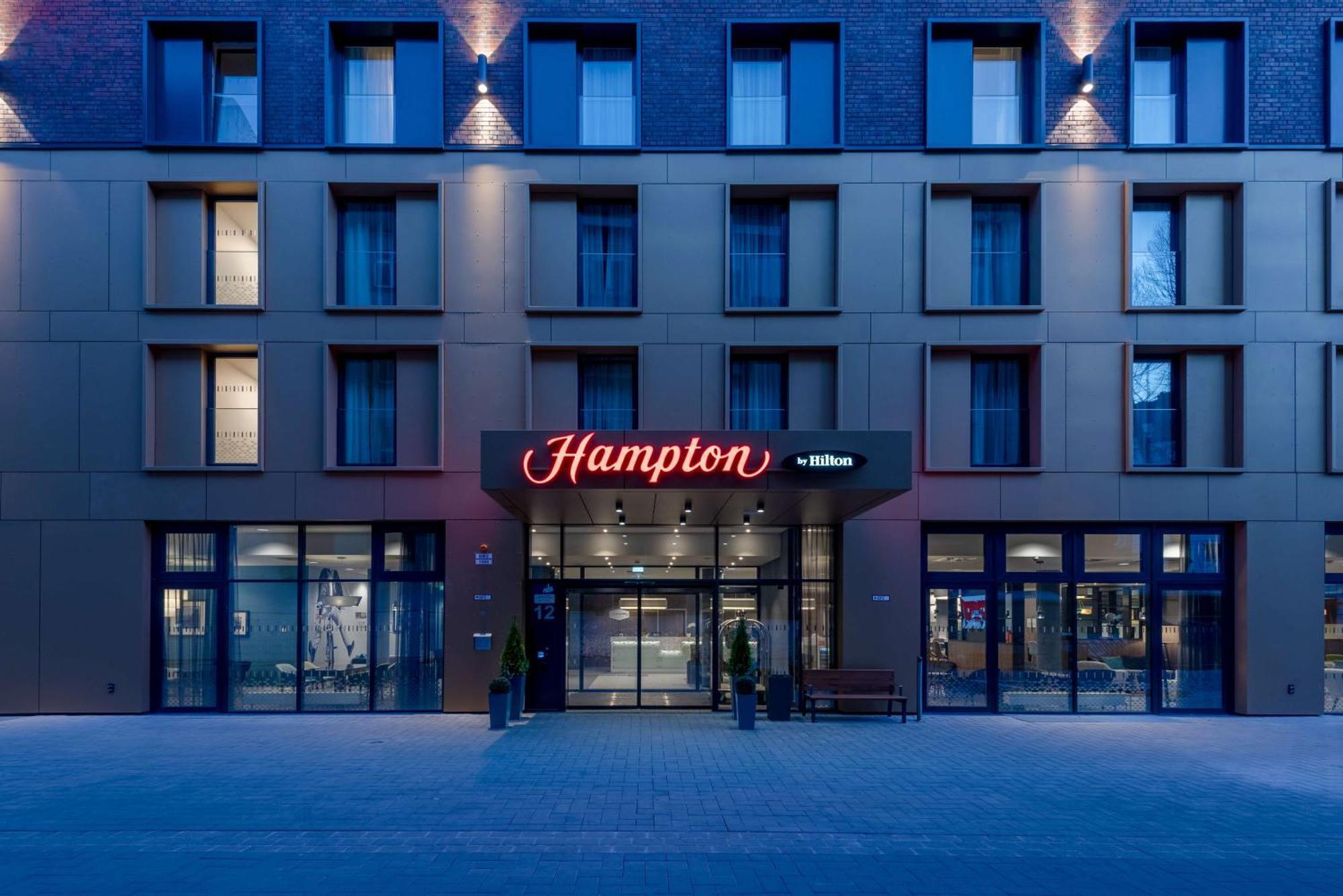 Hampton By Hilton Dusseldorf City Centre Buitenkant foto